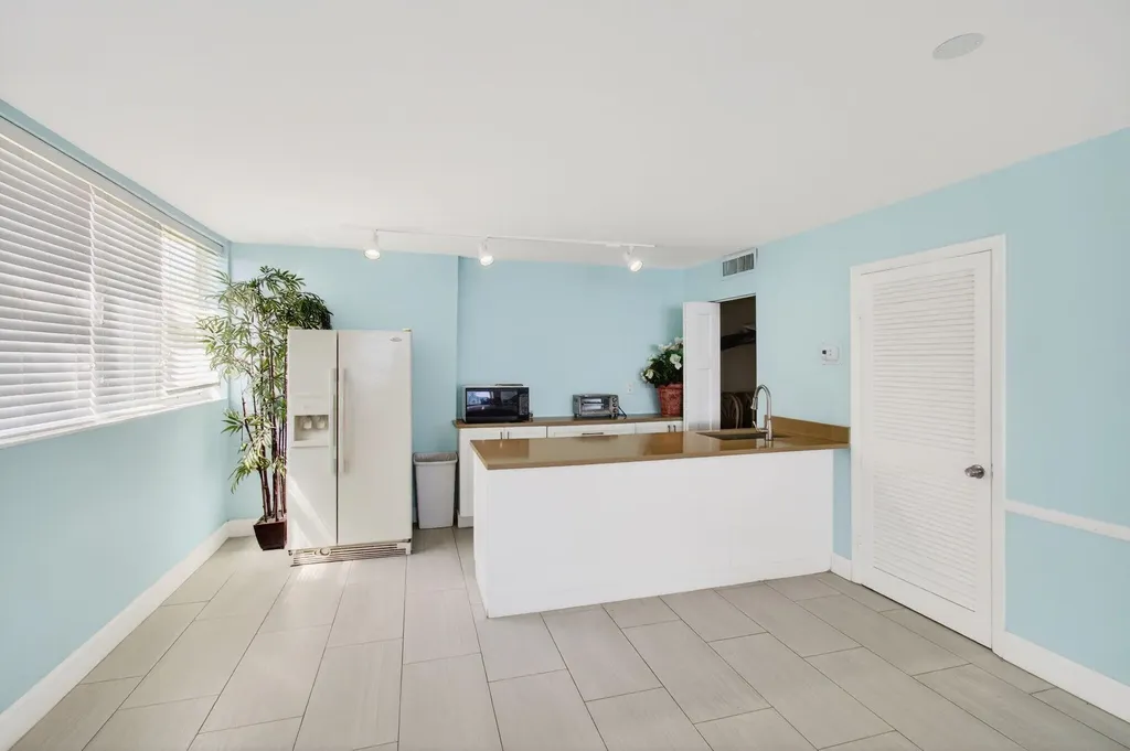 1239 Hillsboro Mile Hillsboro Beach FL 33062