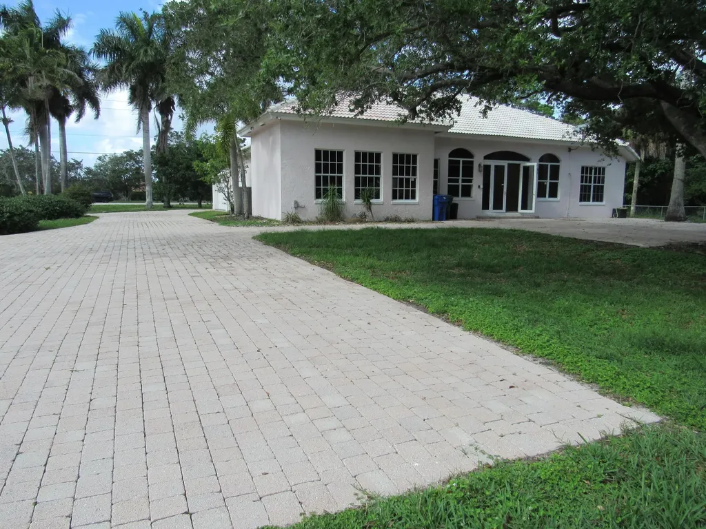 16730 Griffin Road Southwest Ranches FL 33331