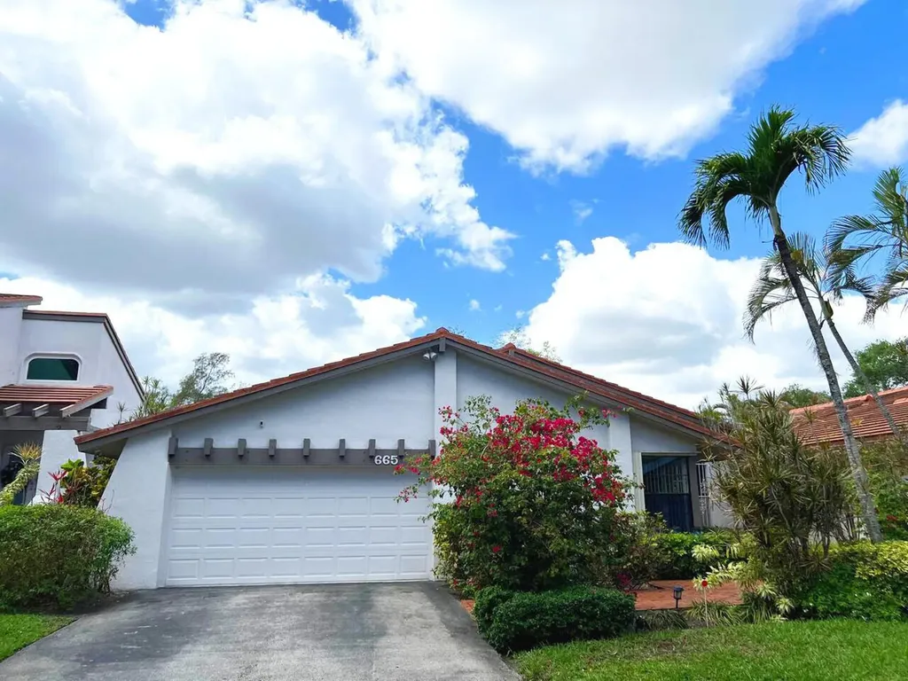 665 Hollows Circle Deerfield Beach FL 33442