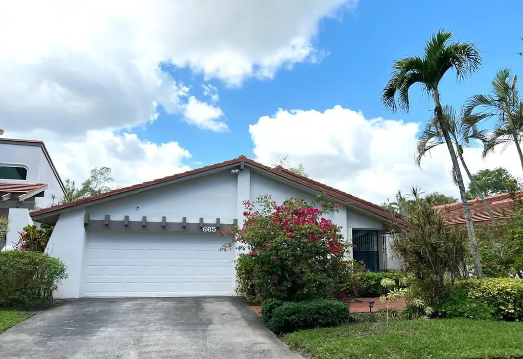 665 Hollows Circle Deerfield Beach FL 33442