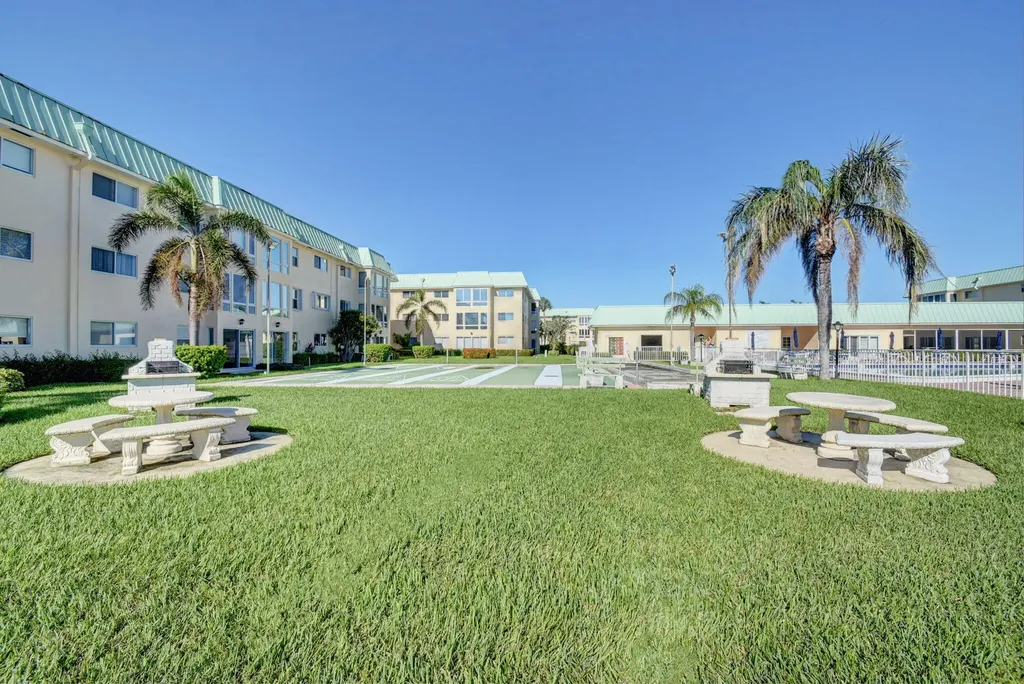 18 Colonial Club Drive Boynton Beach FL 33435
