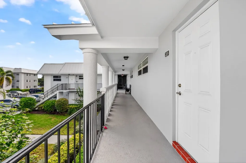 18 Colonial Club Drive Boynton Beach FL 33435