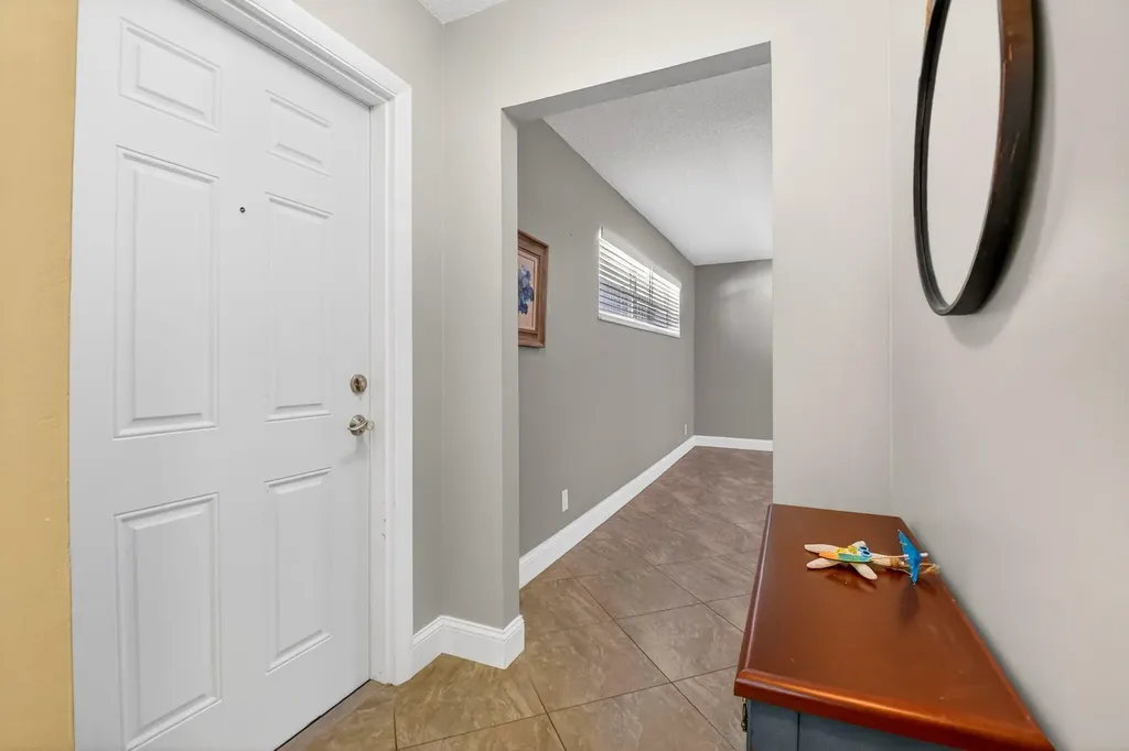 18 Colonial Club Drive Boynton Beach FL 33435