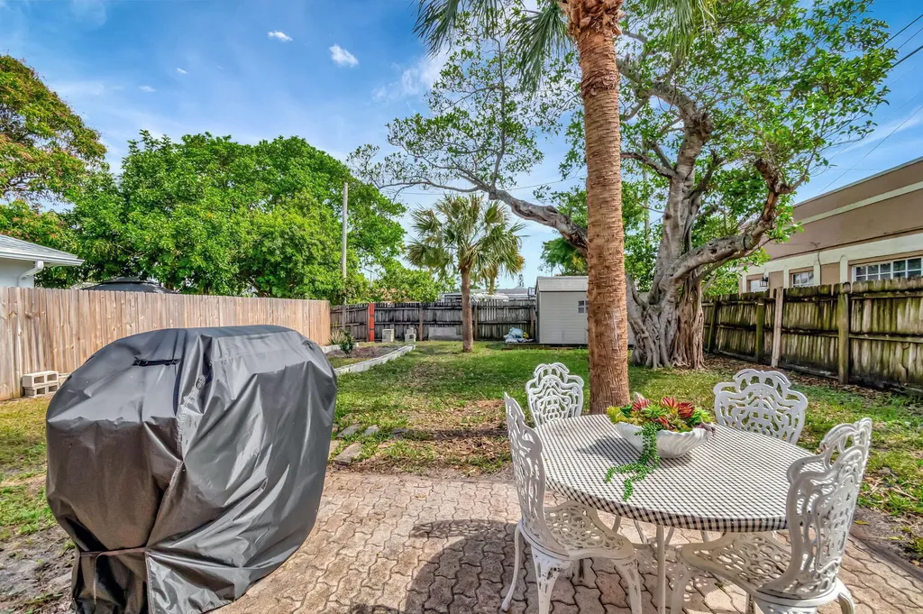 1616 S Johnson Street Lake Worth Beach FL 33460
