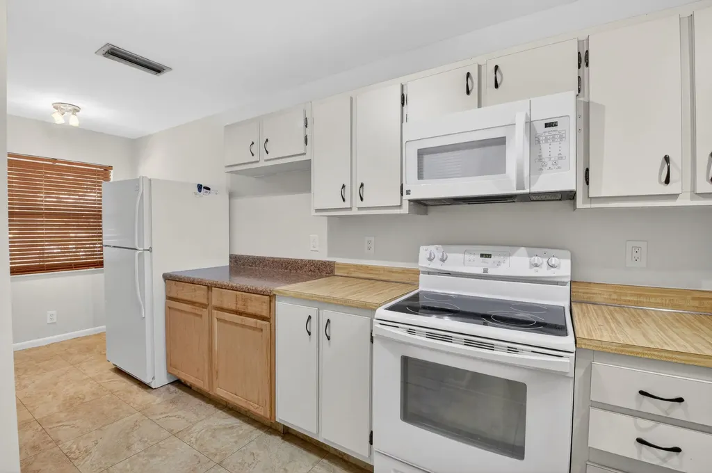 2911 SW 21st Terrace Delray Beach FL 33445