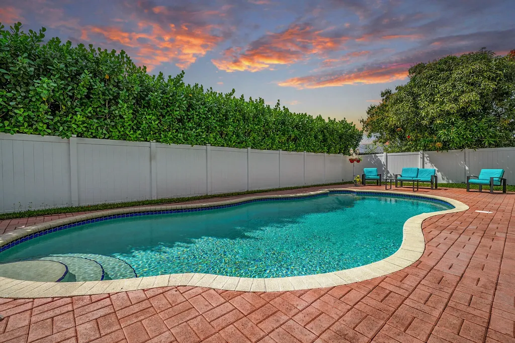 10090 SW 16th Place Davie FL 33324