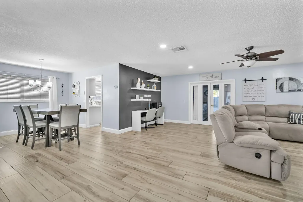 9591 Park Row Boca Raton FL 33428