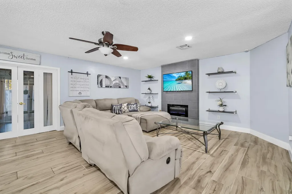 9591 Park Row Boca Raton FL 33428