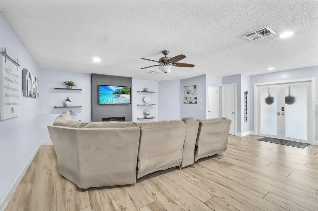 9591 Park Row Boca Raton FL 33428