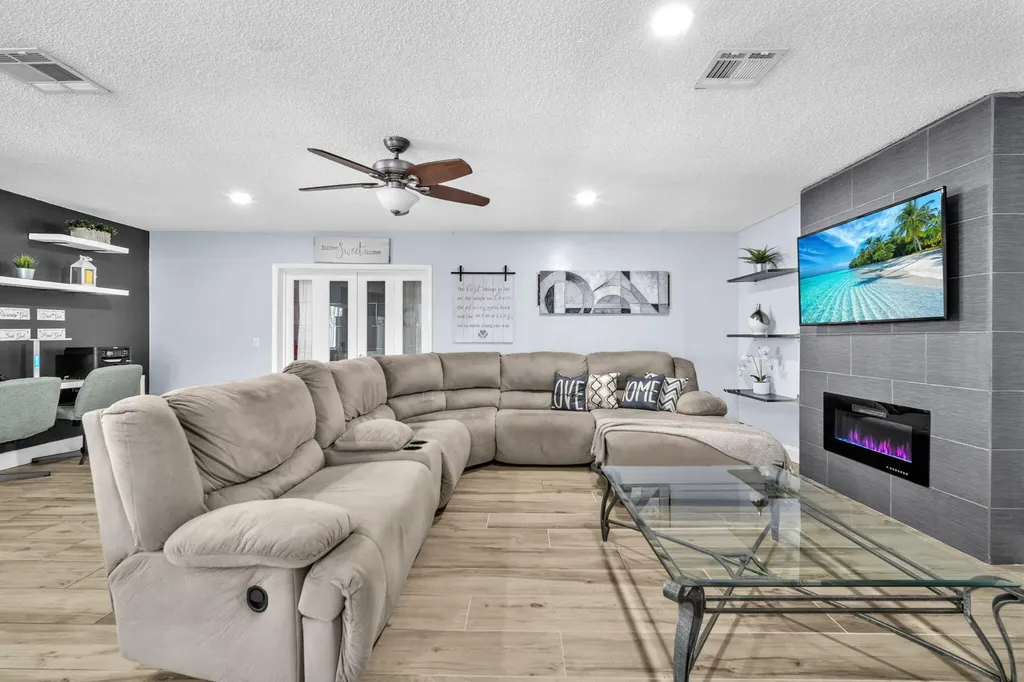 9591 Park Row Boca Raton FL 33428