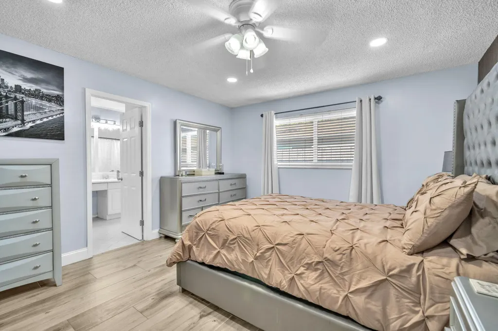 9591 Park Row Boca Raton FL 33428