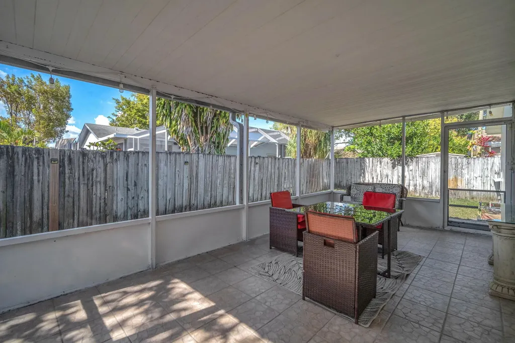 9591 Park Row Boca Raton FL 33428