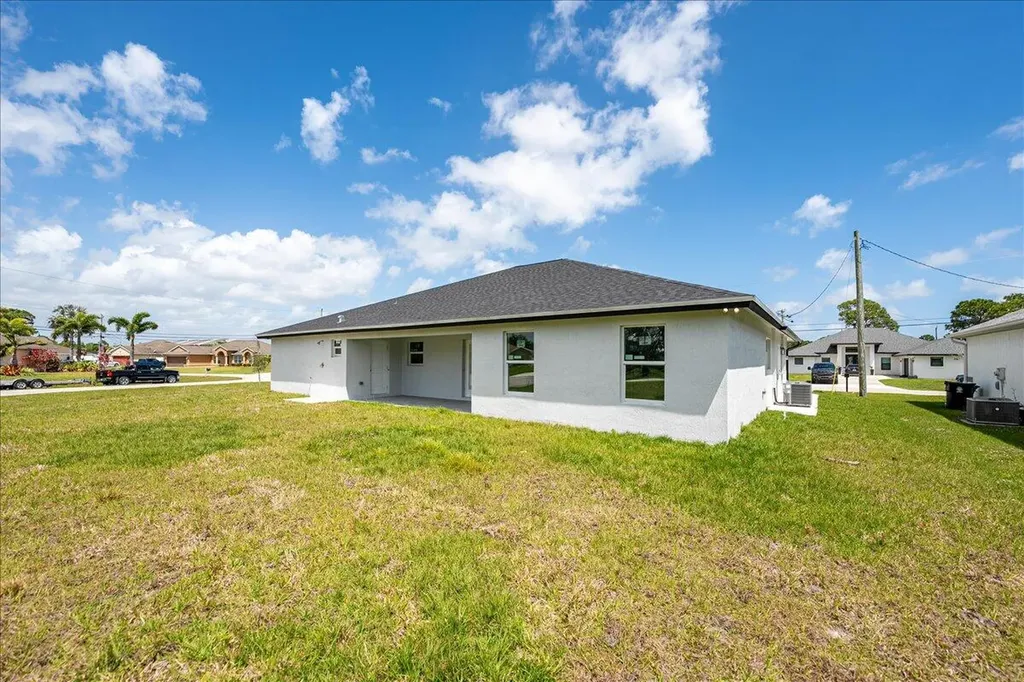 5360 NW Akbar Terrace Port St Lucie FL 34986