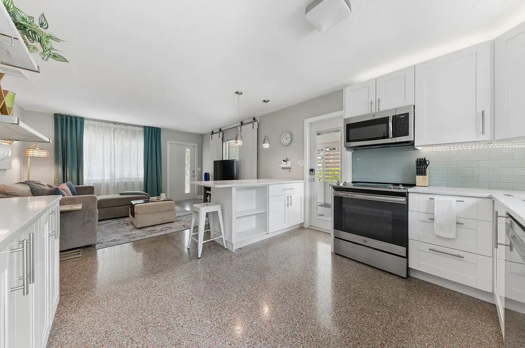 127 SW 10th Avenue Boynton Beach FL 33435