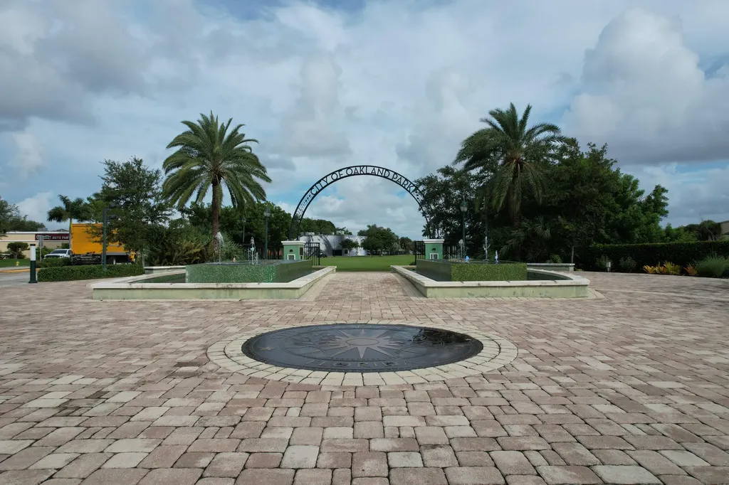 1056 NE 34th Court Oakland Park FL 33334