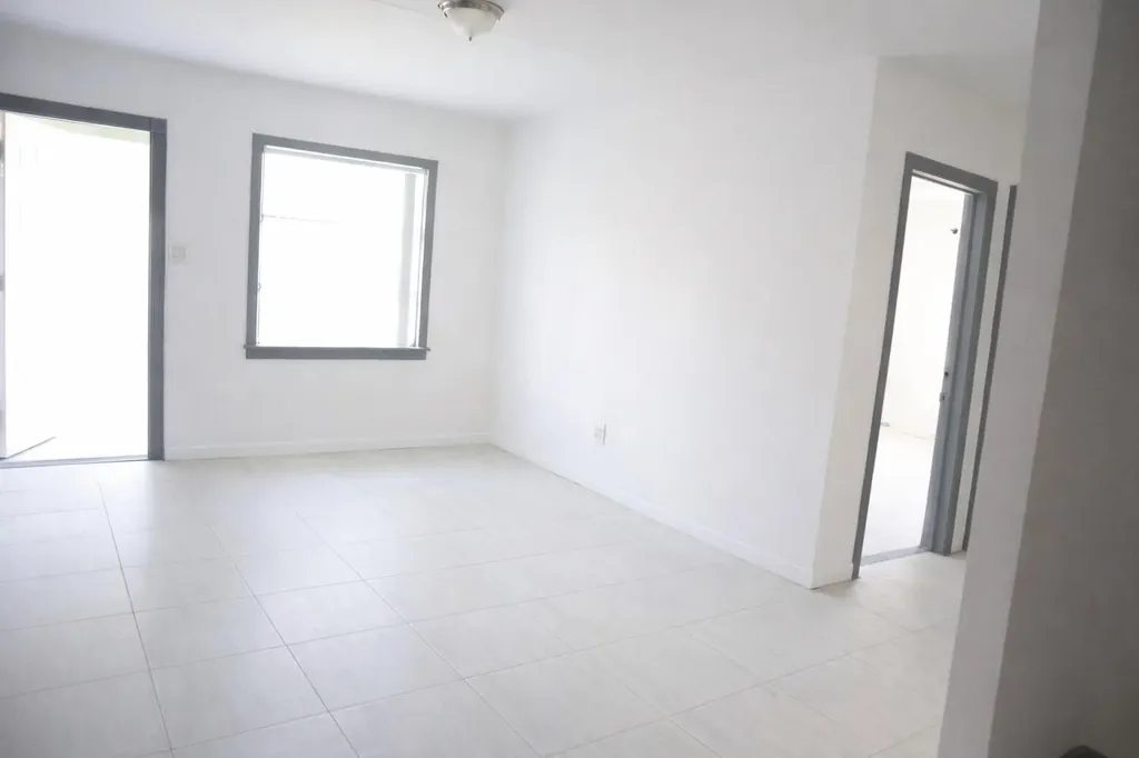 1056 NE 34th Court Oakland Park FL 33334