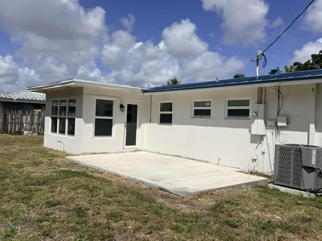 442 SW 14th Court Pompano Beach FL 33060
