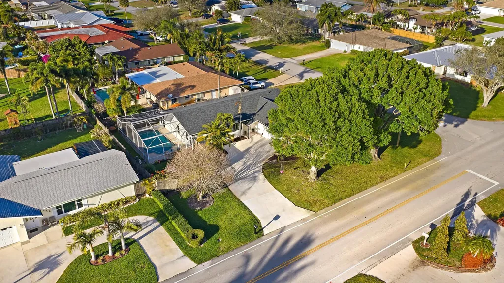 4303 Elm Avenue Palm Beach Gardens FL 33410