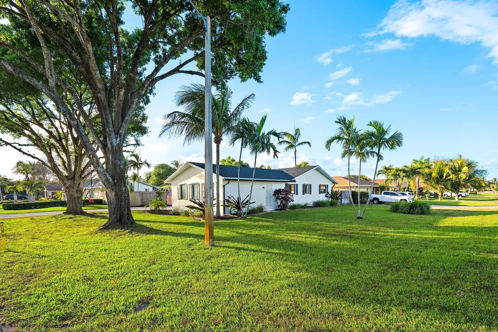 4303 Elm Avenue Palm Beach Gardens FL 33410
