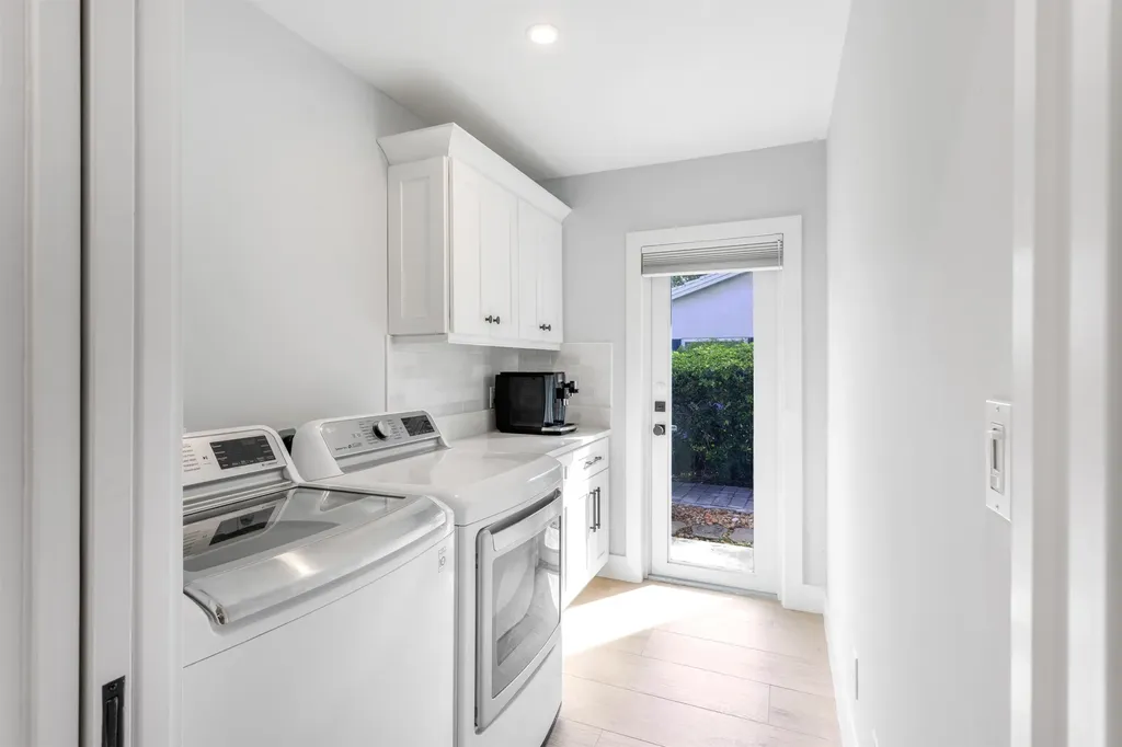 2720 Cardinal Circle Gulf Stream FL 33483