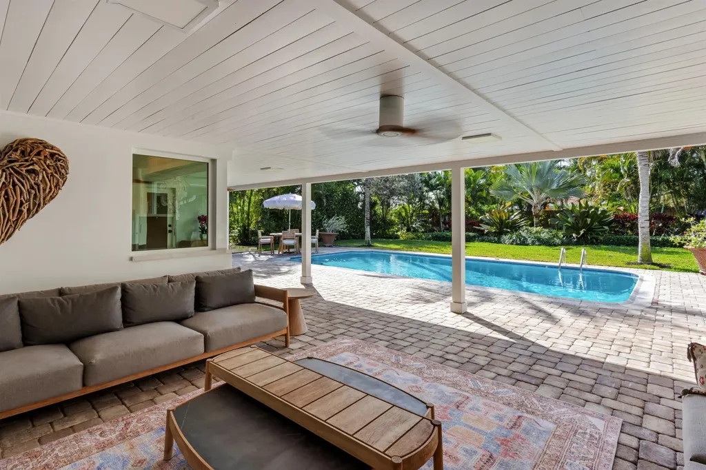 2720 Cardinal Circle Gulf Stream FL 33483