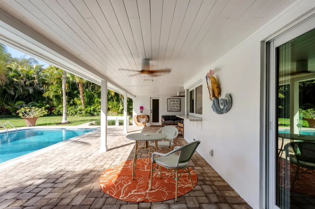 2720 Cardinal Circle Gulf Stream FL 33483