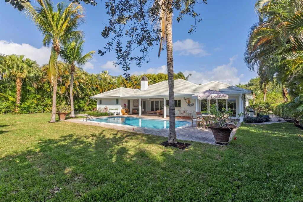 2720 Cardinal Circle Gulf Stream FL 33483