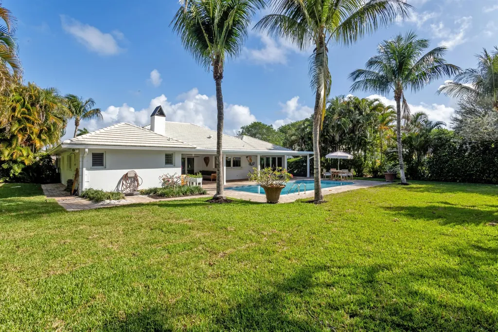 2720 Cardinal Circle Gulf Stream FL 33483