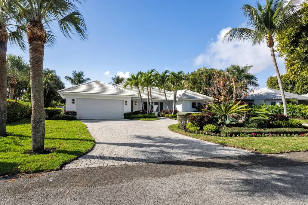 2720 Cardinal Circle Gulf Stream FL 33483