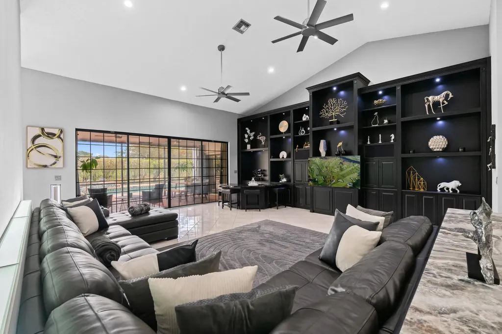 8505 NW 77th Street Tamarac FL 33321