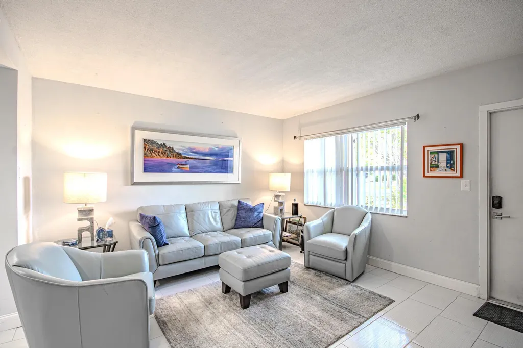 660 Glouchester Street Boca Raton FL 33487