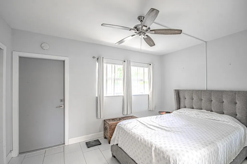 660 Glouchester Street Boca Raton FL 33487
