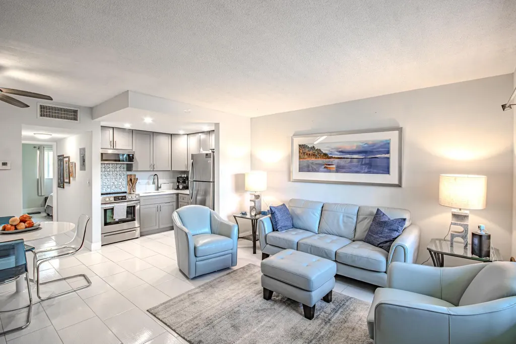 660 Glouchester Street Boca Raton FL 33487