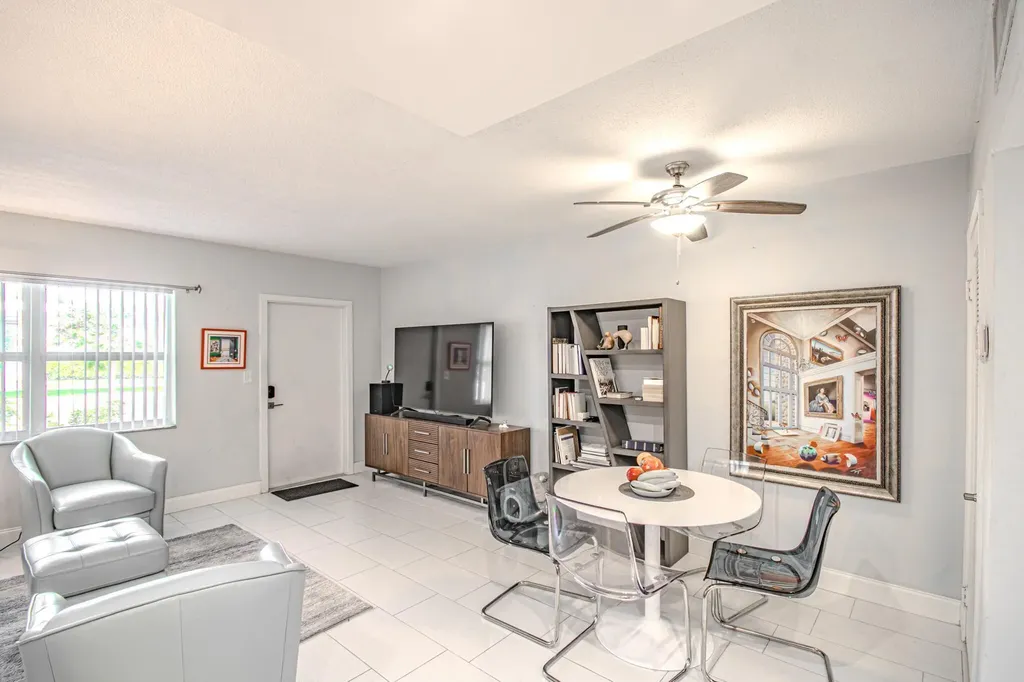 660 Glouchester Street Boca Raton FL 33487
