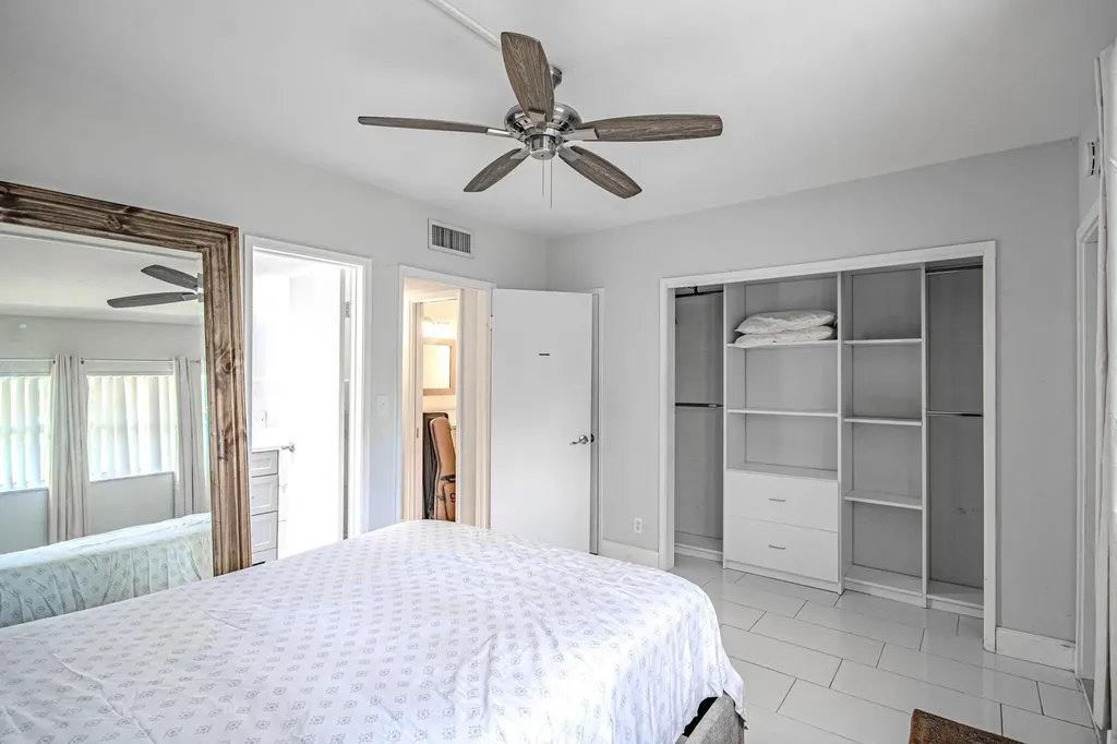 660 Glouchester Street Boca Raton FL 33487
