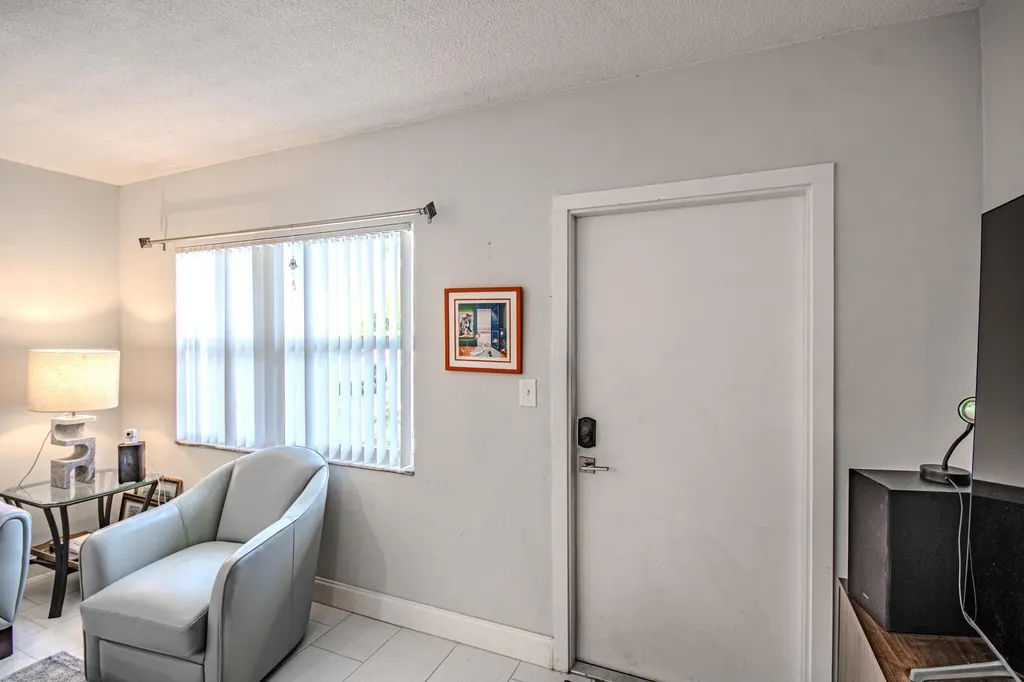 660 Glouchester Street Boca Raton FL 33487