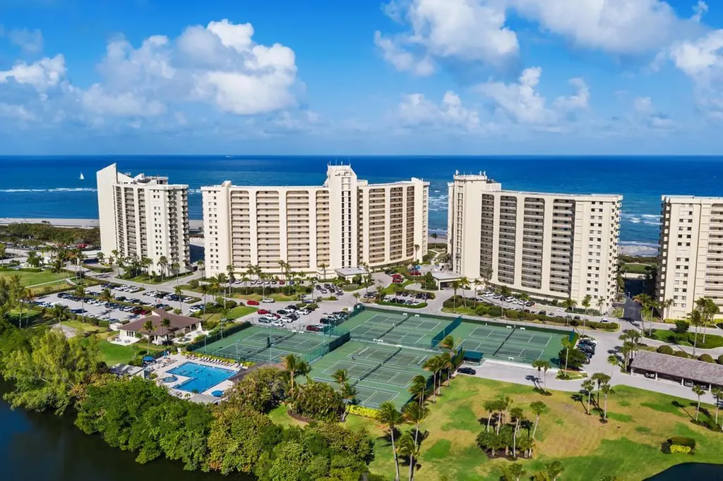 200 Ocean Trail Way Jupiter FL 33477