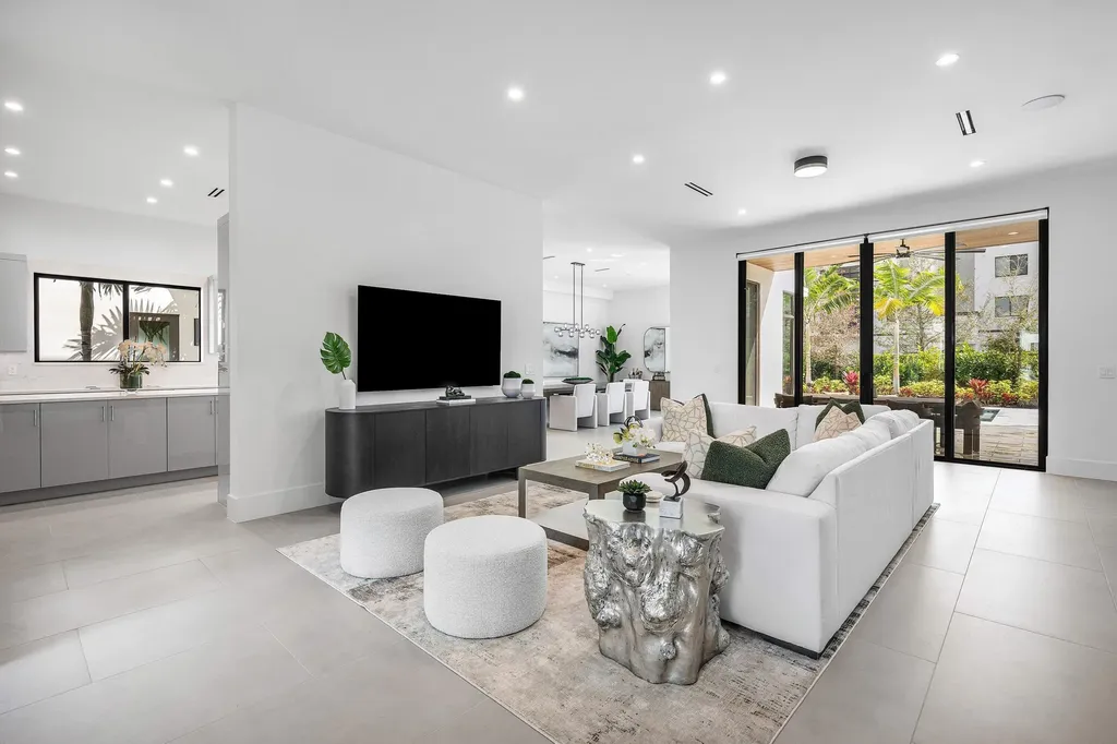 16725 Mosaic Place Delray Beach FL 33446