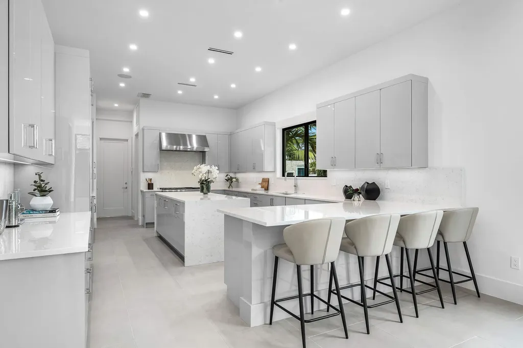 16725 Mosaic Place Delray Beach FL 33446
