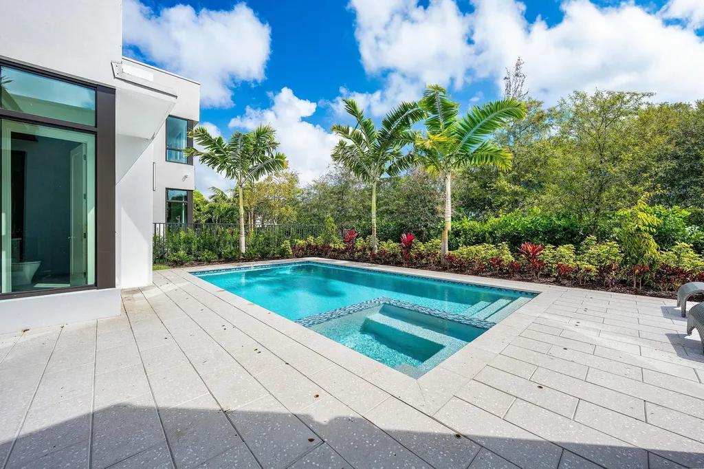 16725 Mosaic Place Delray Beach FL 33446
