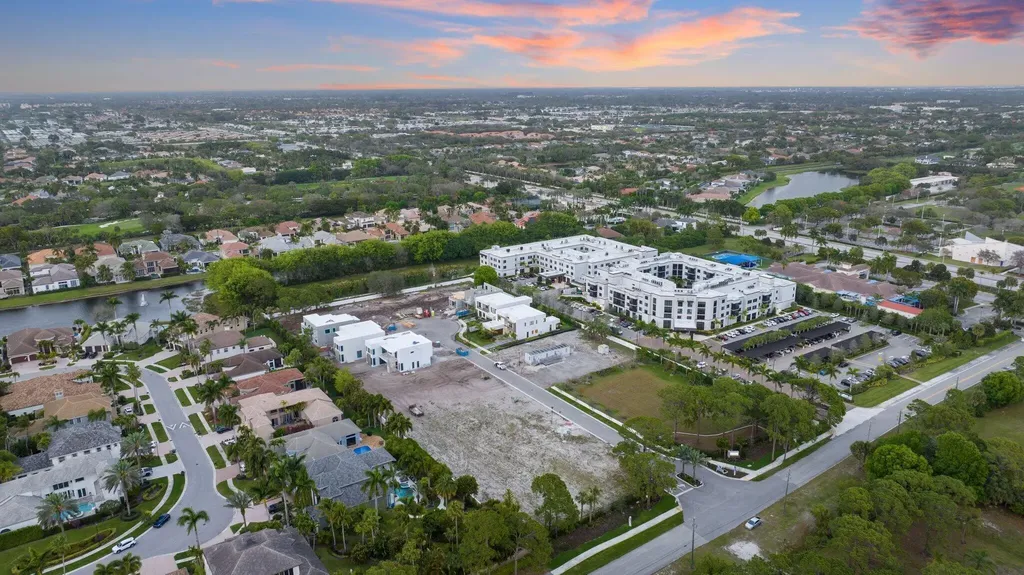 16725 Mosaic Place Delray Beach FL 33446