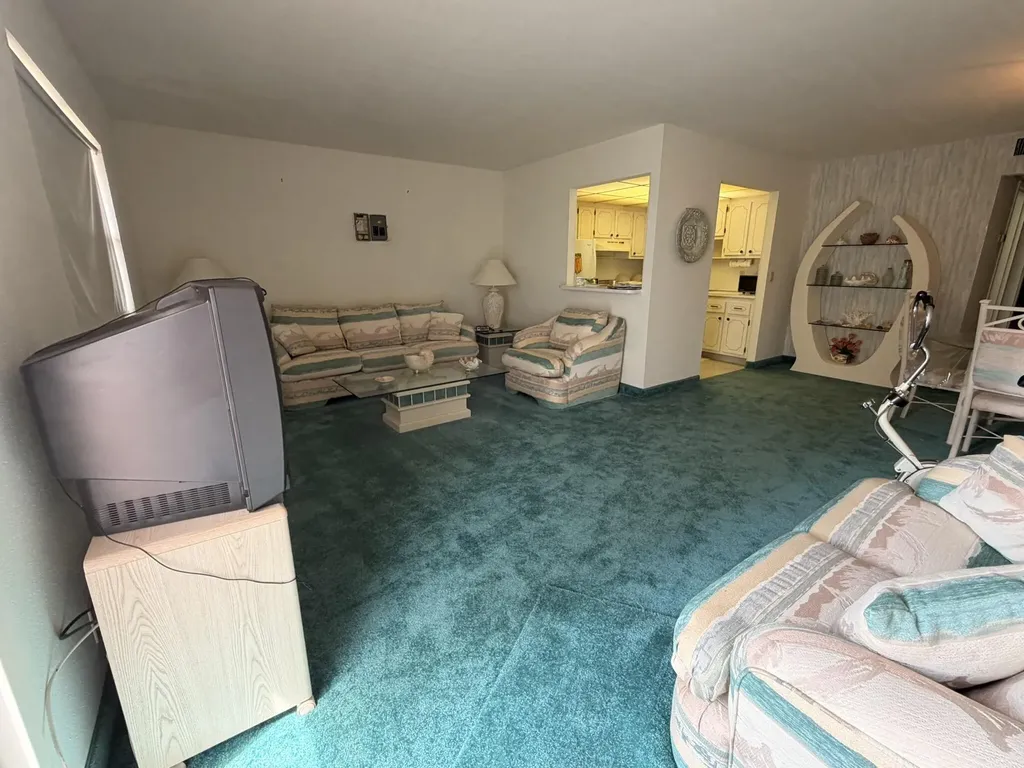 43 Valencia B Delray Beach FL 33446