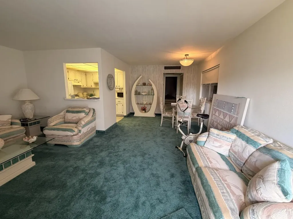 43 Valencia B Delray Beach FL 33446