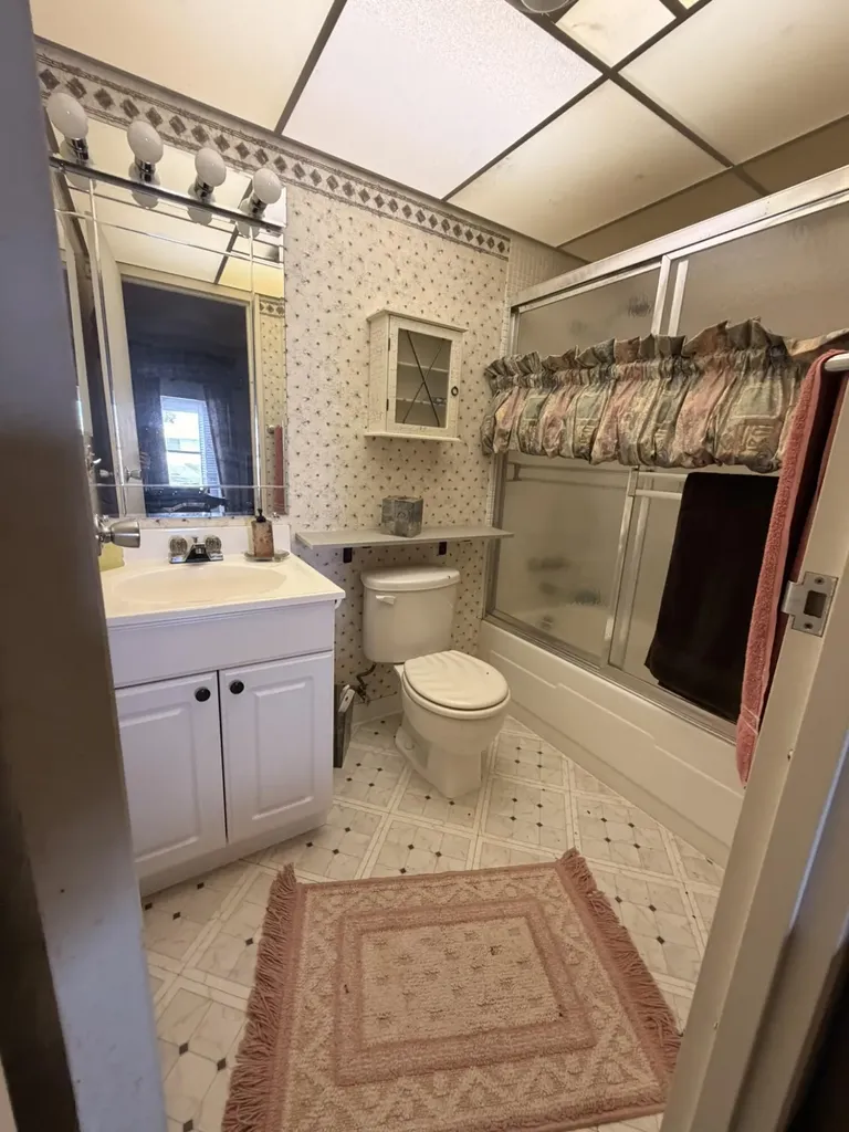 43 Valencia B Delray Beach FL 33446