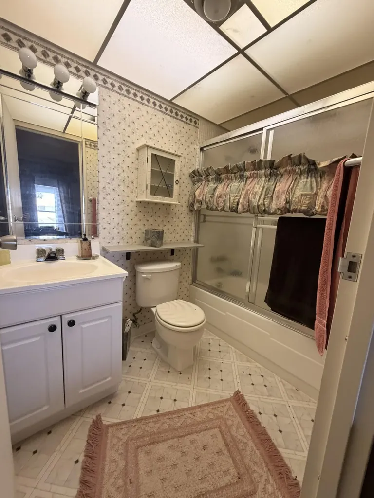 43 Valencia B Delray Beach FL 33446