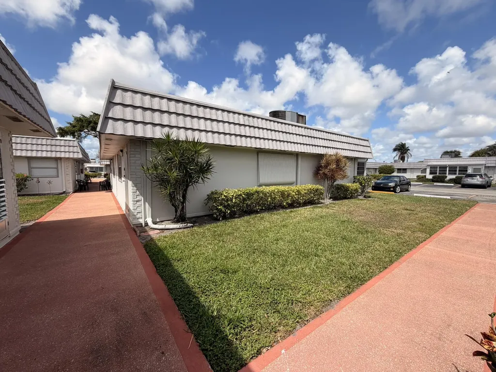 43 Valencia B Delray Beach FL 33446