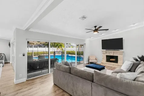 6992 W Calle Del Paz W Boca Raton FL 33433