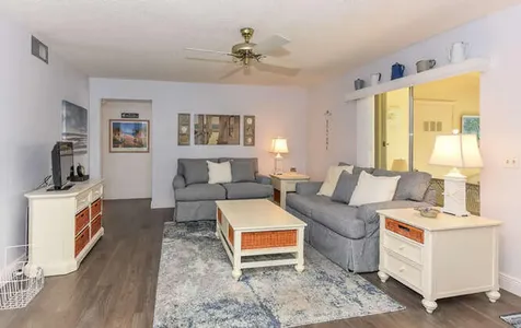 305 Knotty Pine Circle Greenacres FL 33463