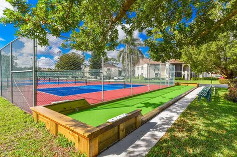 305 Knotty Pine Circle Greenacres FL 33463