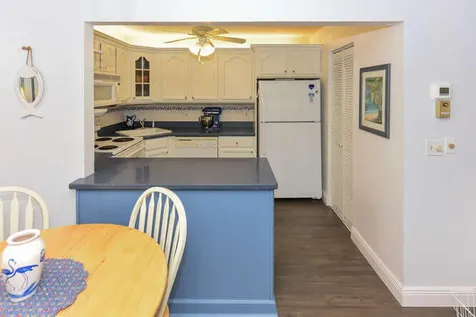 305 Knotty Pine Circle Greenacres FL 33463